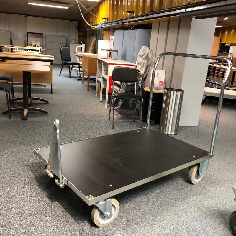 Plattformsvagn med drag & handtag