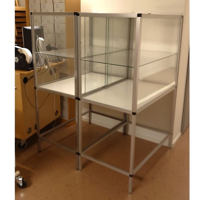 Huvudbild Vitrinskåp 160x103x62 cm - begagnad