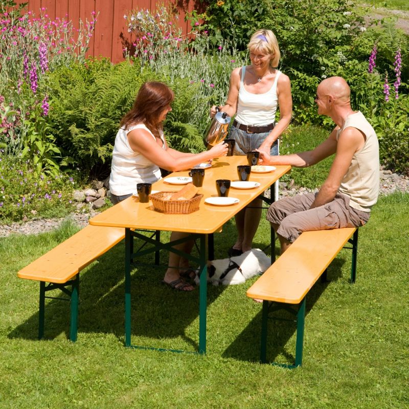 Bänkset bord inkl. två bänkar